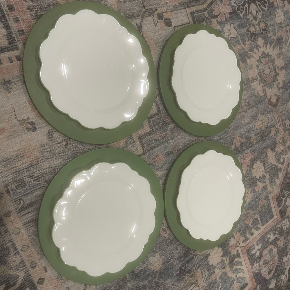 Williams Sonoma Green and Cream Dinnerware Set